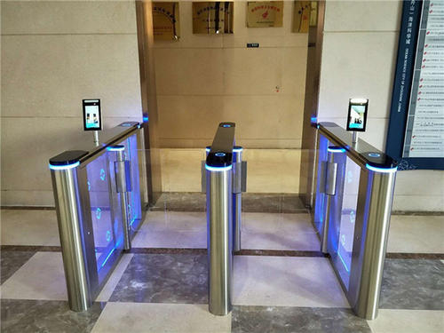 傳統(tǒng)閘機(jī)已明日黃花？人臉閘機(jī)在革命！ 哪家好？?jī)r(jià)格怎么樣？代理招商，生產(chǎn)廠家，價(jià)格，哪家好，多少錢(qián)，品牌，報(bào)價(jià)，廠家，哪個(gè)公司好 