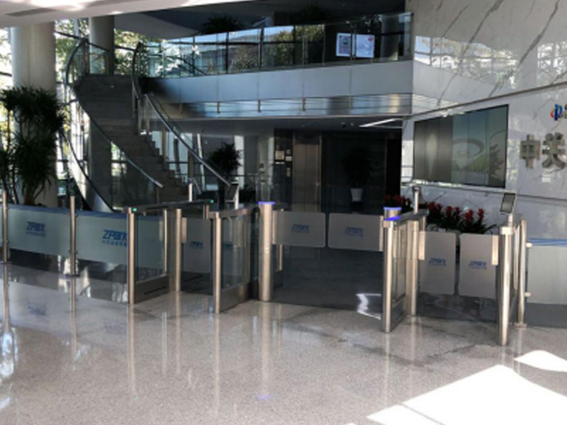 北京ZPark 哪家好？?jī)r(jià)格怎么樣？代理招商，生產(chǎn)廠家，價(jià)格，哪家好，多少錢，品牌，報(bào)價(jià)，廠家，哪個(gè)公司好 北京ZPark占地2.6KM，聚集國(guó)內(nèi)外近700家知名科技創(chuàng)新企業(yè)，從業(yè)人員近8萬人。于2019年9月安裝了人臉識(shí)別閘機(jī)，集成了員工人臉識(shí)別考勤系統(tǒng)與人臉識(shí)別門禁系統(tǒng)，采用閘機(jī)自助化的管理方式替代人工管理，提高園區(qū)智能化水平，創(chuàng)造更安全便捷的辦公環(huán)境。