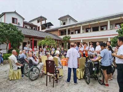 行為識(shí)別行為識(shí)別行為識(shí)別上海徐匯**福利院行為識(shí)別 哪家好？?jī)r(jià)格怎么樣？代理招商，生產(chǎn)廠家，價(jià)格，哪家好，多少錢，品牌，報(bào)價(jià)，廠家，哪個(gè)公司好 上海徐匯**福利院將AI行為識(shí)別技術(shù)引入到該福利院智慧養(yǎng)老核心業(yè)務(wù)系統(tǒng)中，通過人工智能技術(shù)，智能監(jiān)測(cè)老年人的日常起居，通過人工智能技術(shù)看護(hù)老年人，實(shí)時(shí)發(fā)現(xiàn)老年人摔倒、異常徘徊、超時(shí)滯留或久坐不動(dòng)等潛在的健康或行為異常現(xiàn)象，預(yù)測(cè)或及時(shí)發(fā)現(xiàn)老年人所面臨的異常現(xiàn)象，采取及時(shí)的救助，防止危險(xiǎn)發(fā)生。